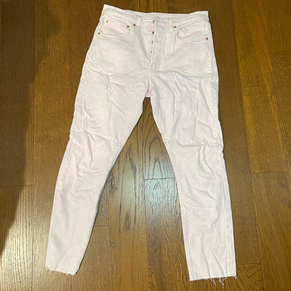 Size w30 women’s Levi’s baby pink jeans
